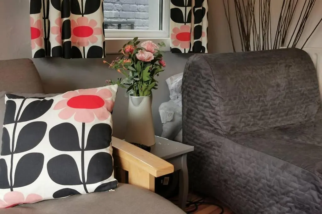 Tranquil Garden Apartment In The Heart Of The City Cardiff 0*,
