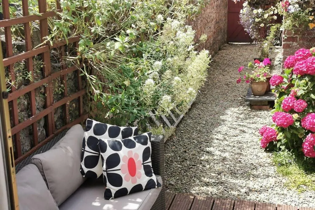 Tranquil Garden Apartment In The Heart Of The City Cardiff