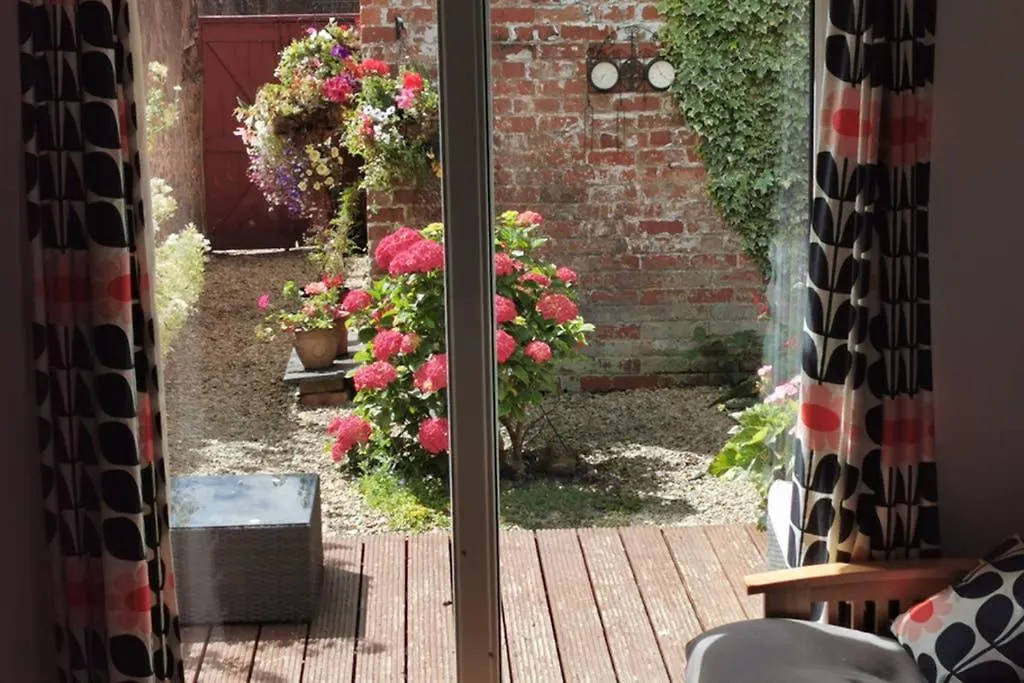 Tranquil Garden Apartment In The Heart Of The City Cardiff