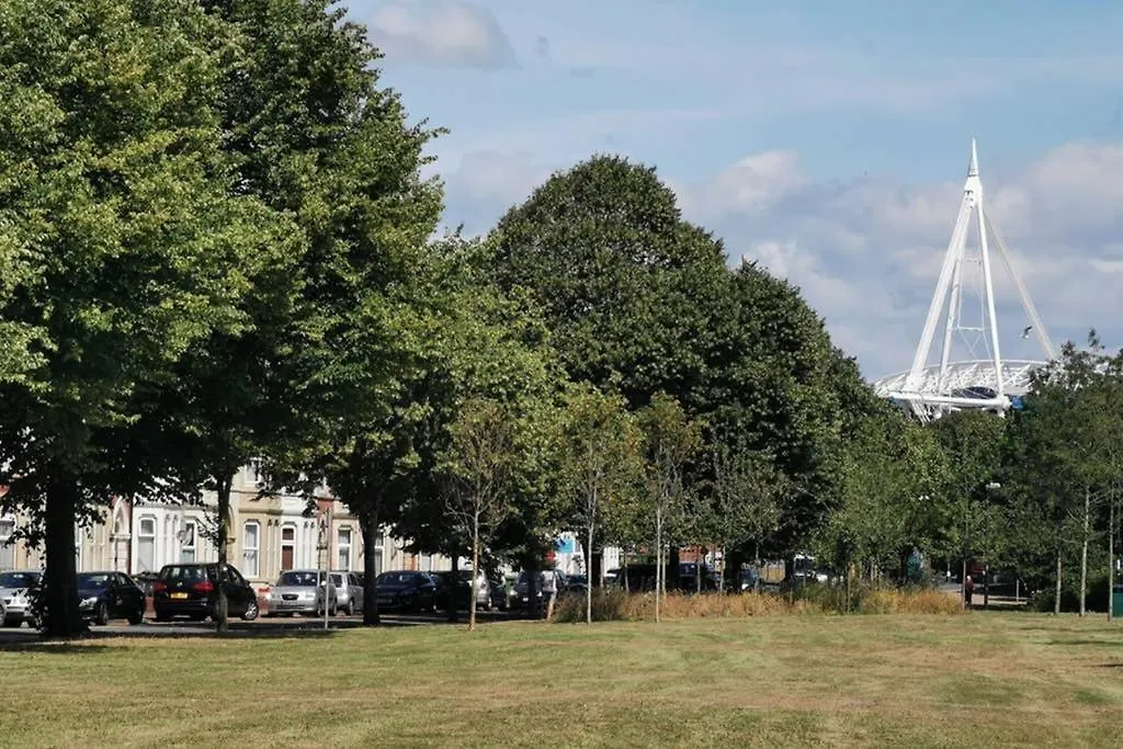 Tranquil Garden Apartment In The Heart Of The City contacts